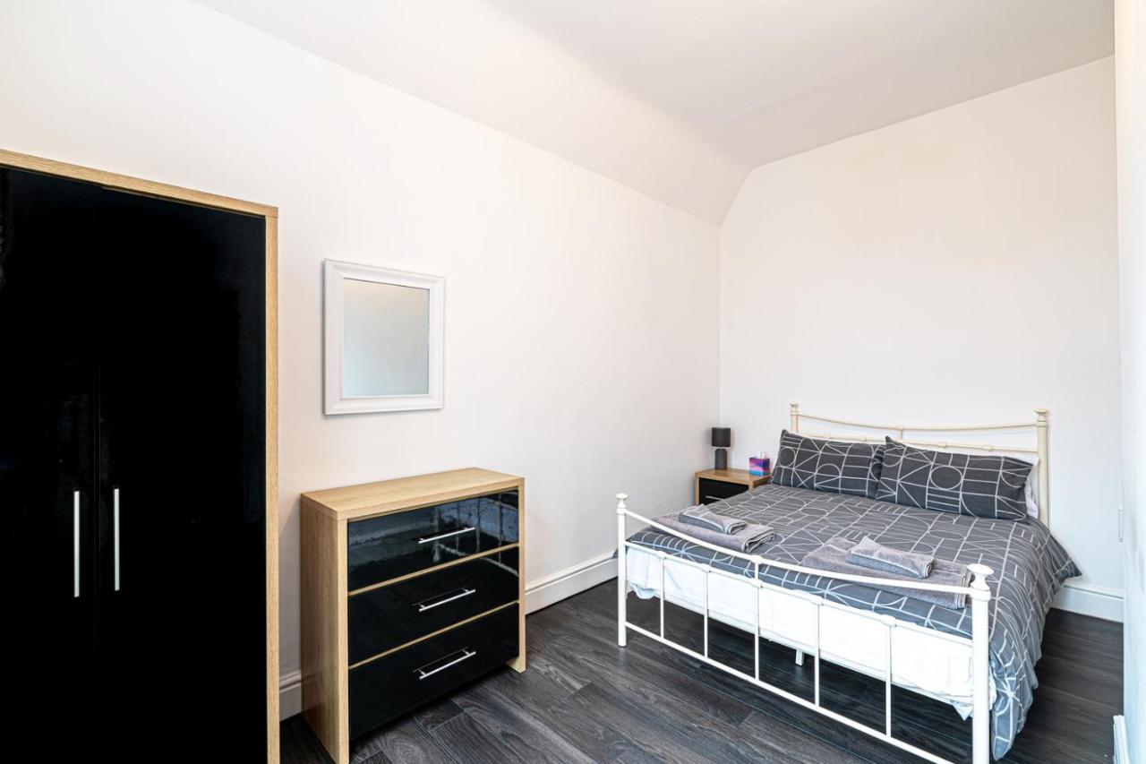 Two Bedroom Holiday Apartment 科尔温湾 外观 照片