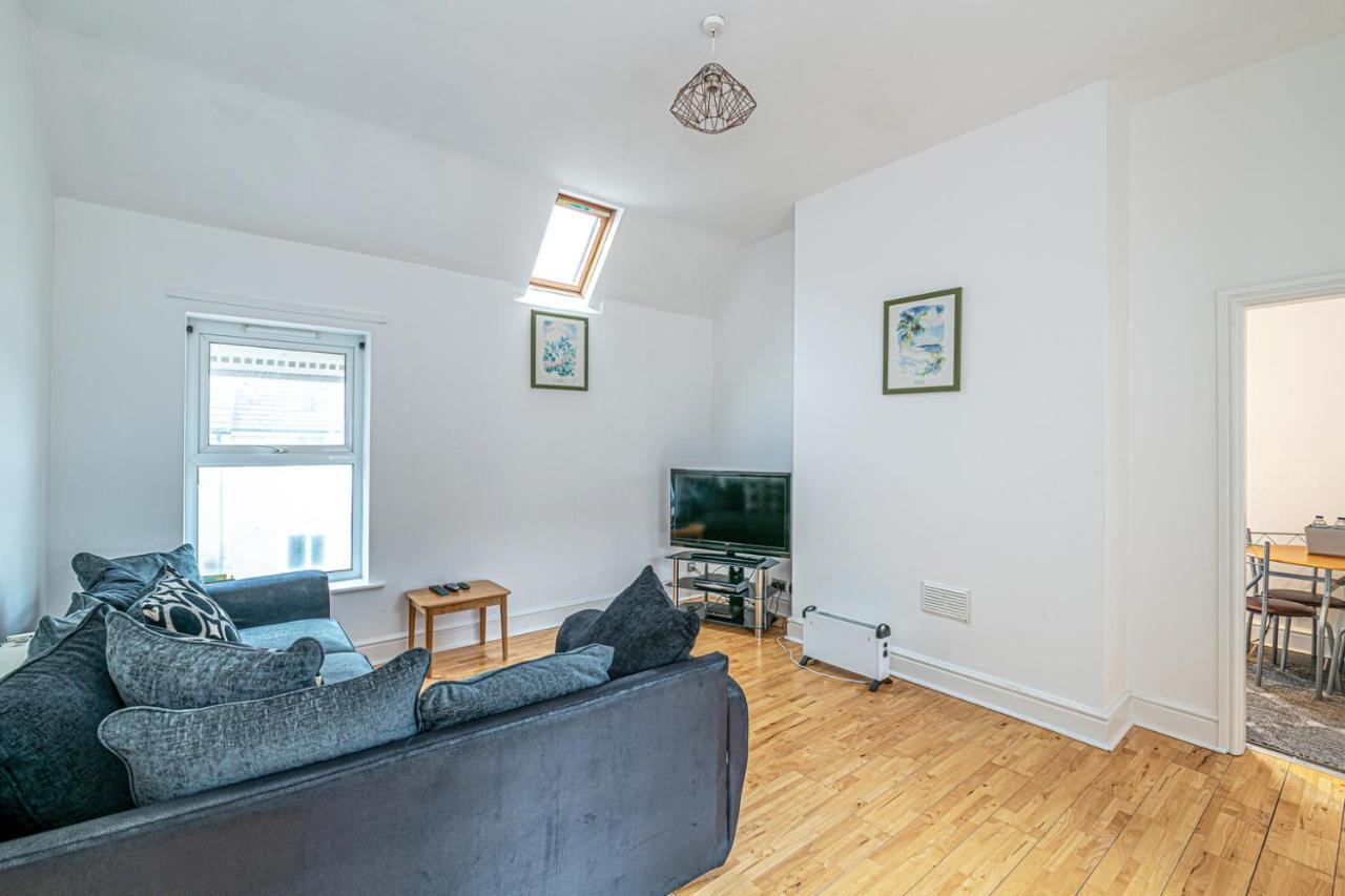 Two Bedroom Holiday Apartment 科尔温湾 外观 照片