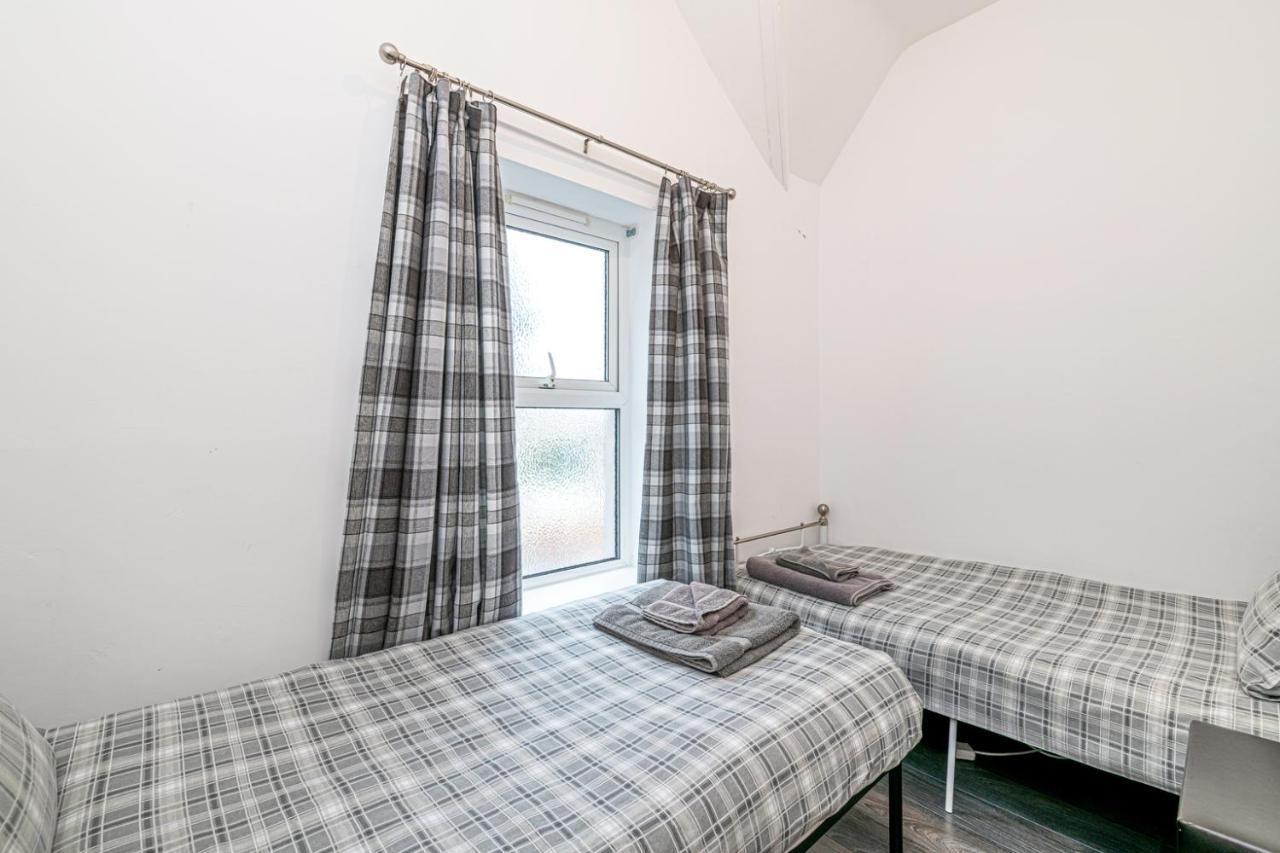 Two Bedroom Holiday Apartment 科尔温湾 外观 照片